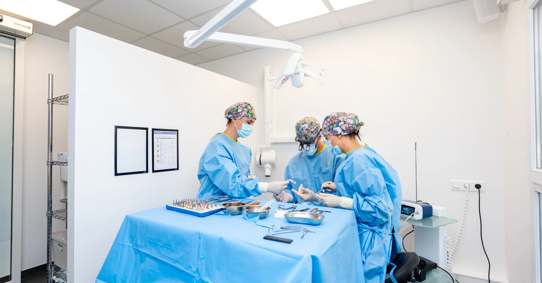 Chirurgie muco-gingivale et péri-implantaire